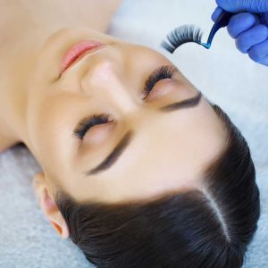 Postura de pestañas